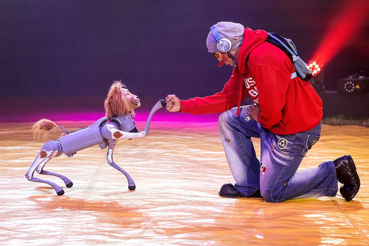 Take a look at the world's first robotic circus lion (Picture: Mark Passmore / SWNS)