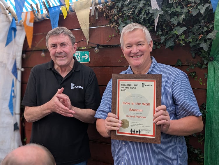 Pete Bridle presents Steve Hall, the Hole in the Wall landlord with the South West CAMRA pub of the year award (Picture: Aaron Greenaway)