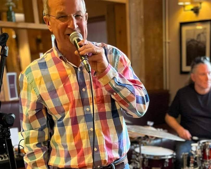 <p>Vic Cracknell will be singing at The Wheatsheaf pub in Farnham on October 5.</p>