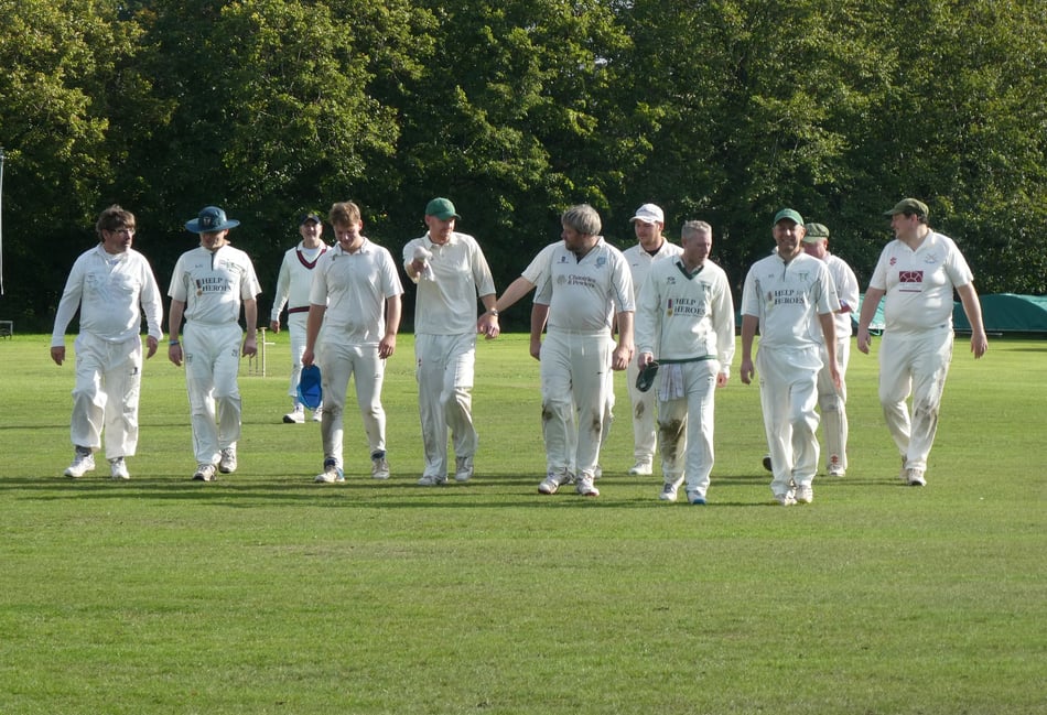 <p>The victorious Waverley side leave the pitch for the last time this year</p>