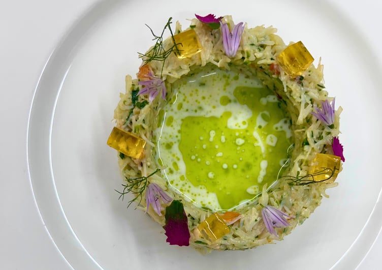 Delicate nest plate.