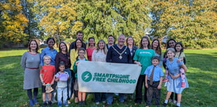 Parents pledge to keep children smartphone-free