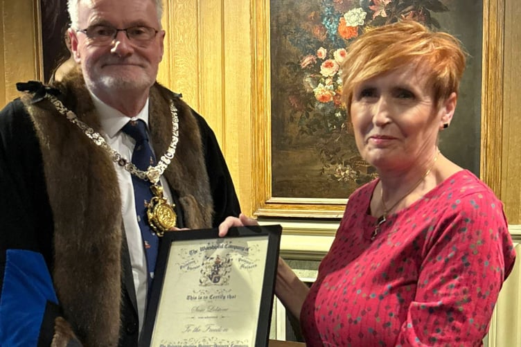 Farnham artist Susie Lidstone receives her membership of the Freeman of the Worshipful Company of Painter-Stainers.