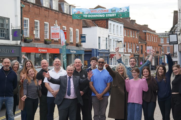 Downing Street reopens Farnham