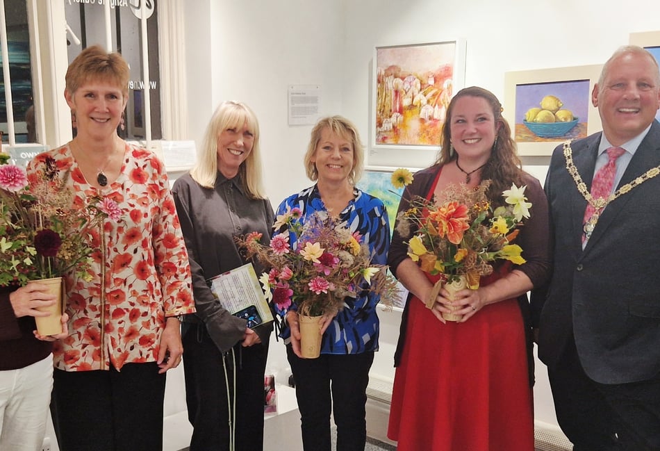 <p>Surrey Artist of the Year 2025 Hilary Peat with runners-up Jane Alexander and Jennifer Dalcie, alongside judges Julie Hoyle, Cllr George Murray and Pippa Hufton.</p>