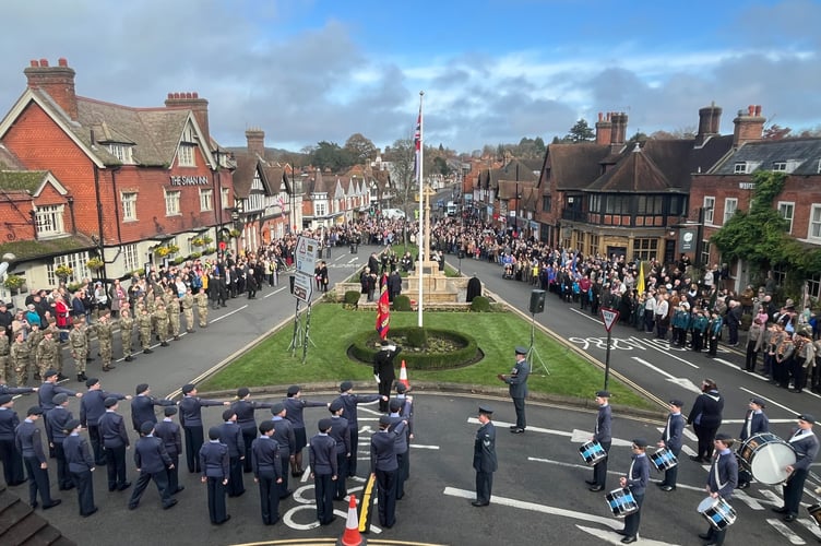 Hundreds gather in the town centre for Haslemere's annual remembrance service 