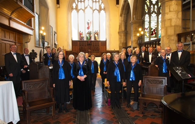 Choir raises money for foodbank with autumn concert in Alton