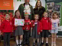 <p>Badshot Lea School pupils receive their Farnham in Bloom Community Awards from Mayor George Murray.</p>
