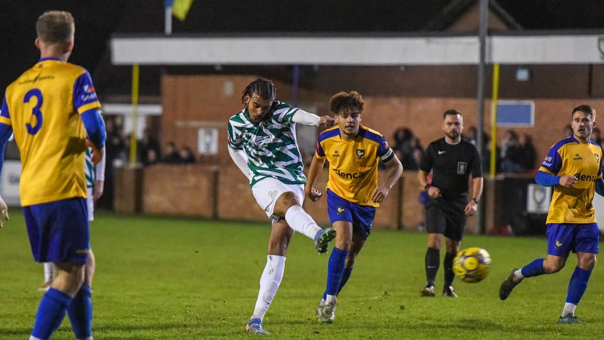Dramatic Point Farnham Town come back from 3-0 down to earn dramatic point ...