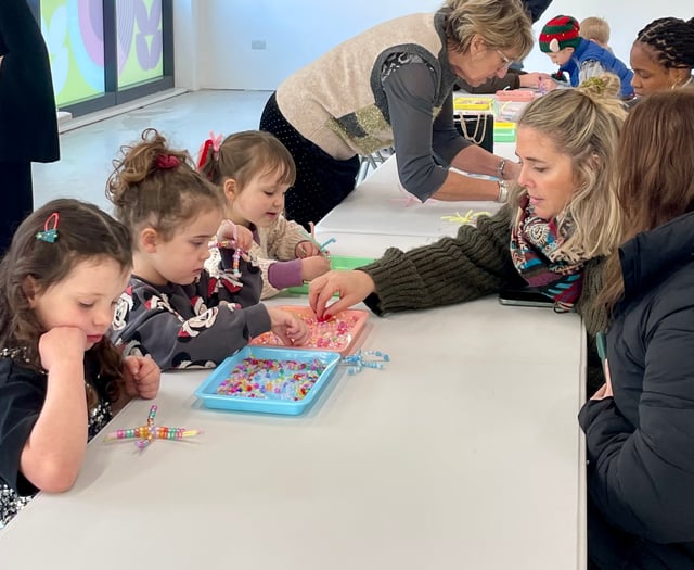 Snowy craft workshop brings Christmas joy to Farnham children