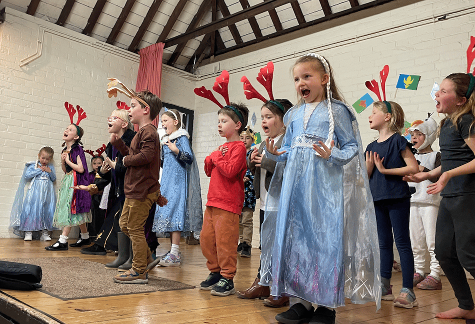 <p>Children aged between four and eight stage a Frozen 2 performance in Chawton (Photo: Strictly Showtime).</p>