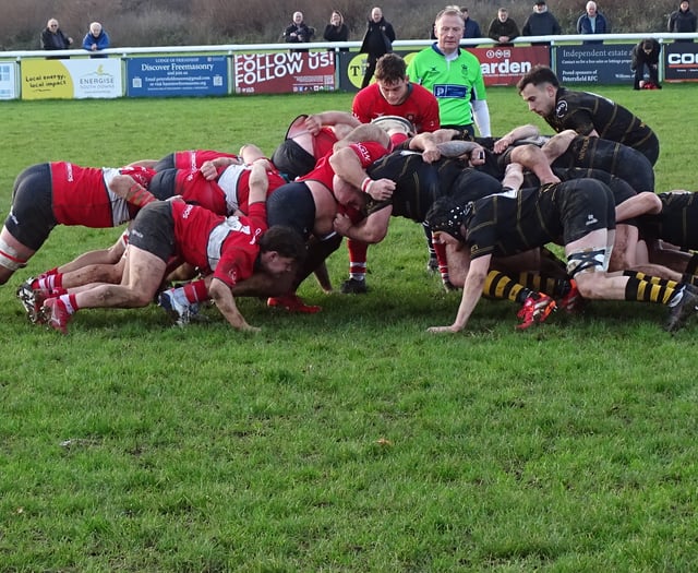 Last-gasp missed conversion denies Petersfield win over leaders