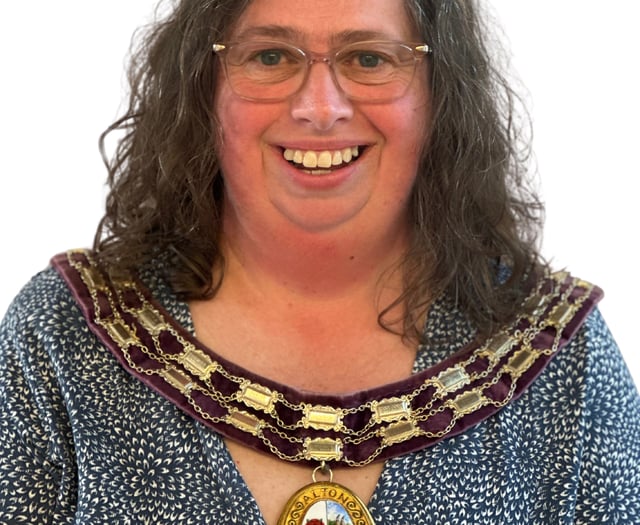 Town mayor praises residents in her annual address