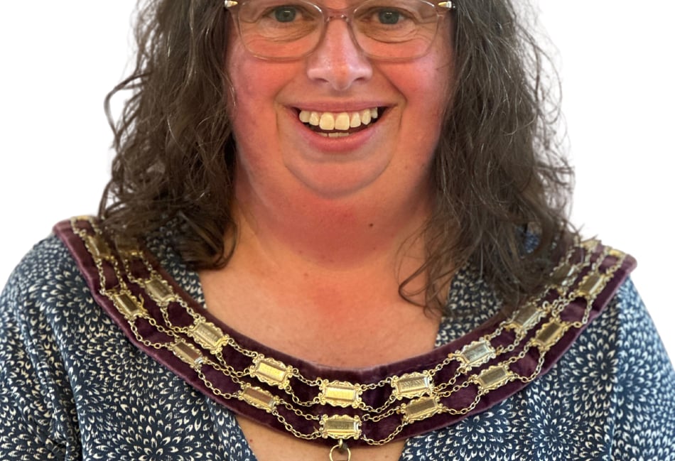 Town mayor praises residents in her annual address