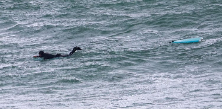 Cribbar breaks on December 21, 2005 (Picture: Geoff Tydeman)