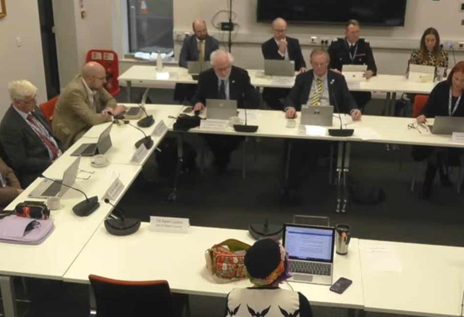 <p>Hampshire & Isle of Wight Fire and Rescue Authority meeting.</p>