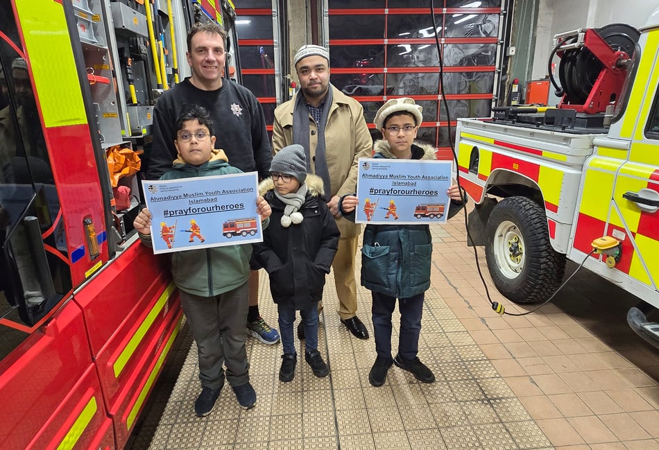 <p>Members of the Ahmadiyya Muslim Youth Association during a New Year’s Eve visit to Farnham firefighters to deliver food and show their appreciation.</p>
