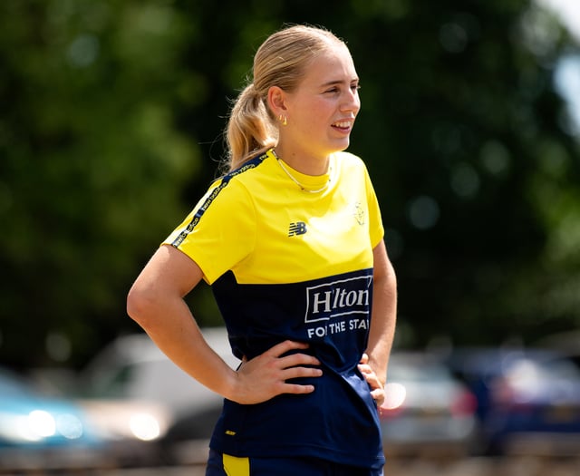 Hampshire bowler Daisy Gibb signs two-year contract extension