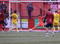 Warren's stoppage-time equaliser rescues point for ten-man Aldershot