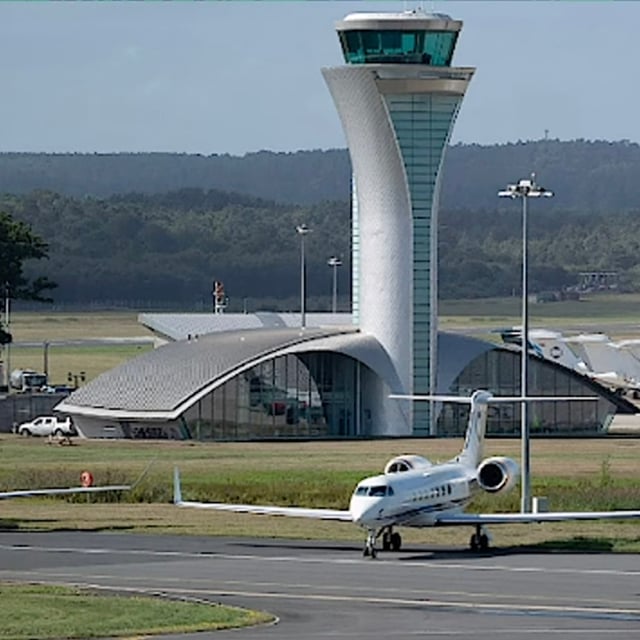 West Surrey to fight Farnborough Airport expansion