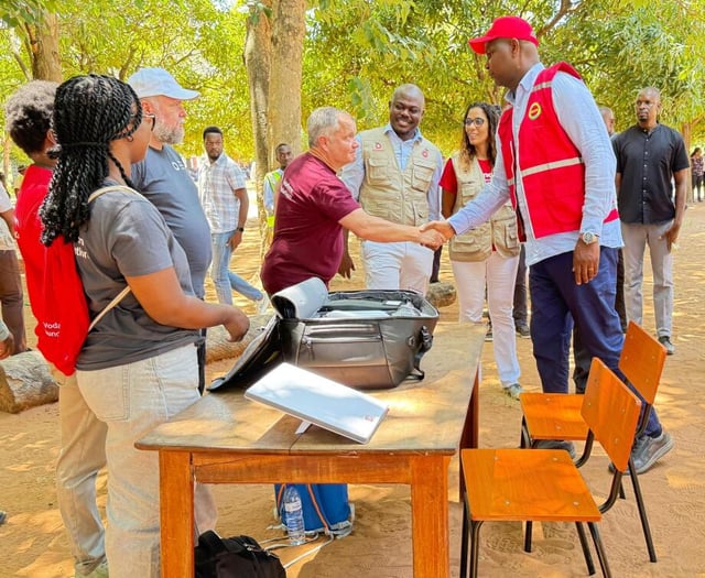 Volunteer meets Mozambique president during flood relief mission