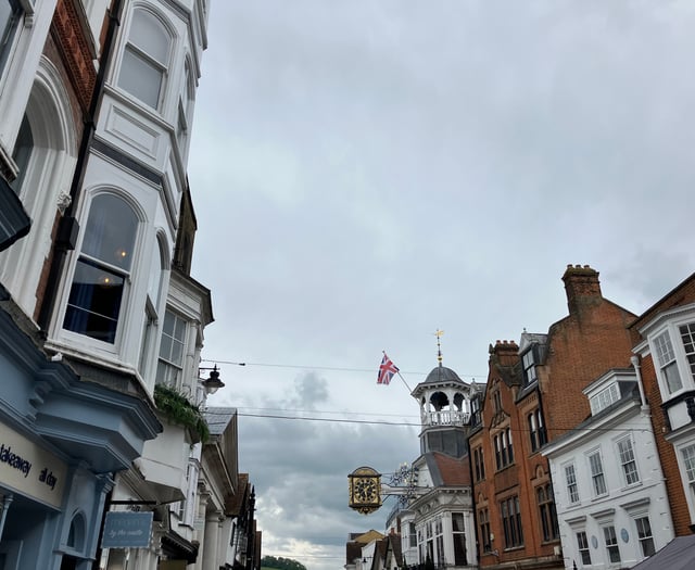 Guildford backs town council despite poverty concerns