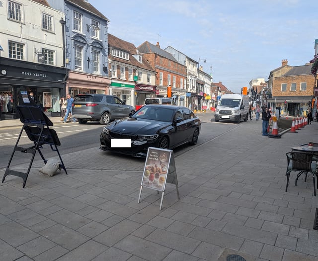 "Guerrilla parkers" could pose problem for cafe seating plan