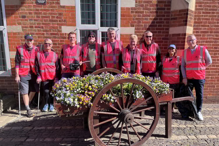 Farnham Runners at the town centre spring clean.