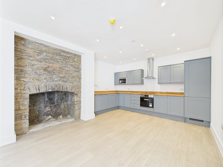 Flat E, 93 Fore Street