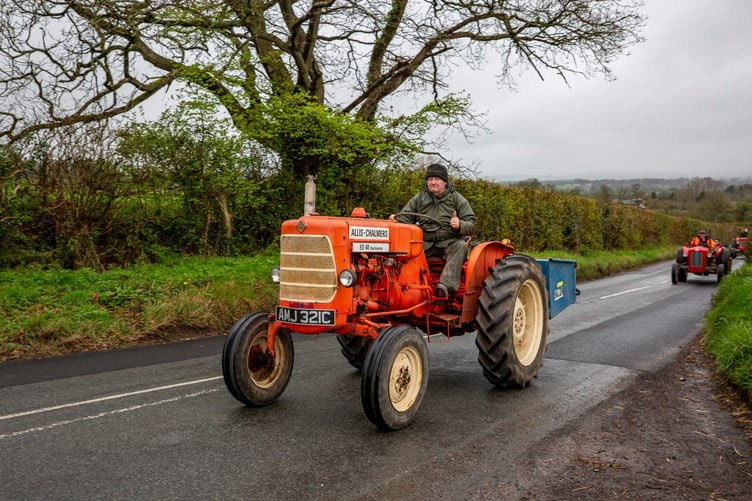 Thumbs up from the driver of the lovely Allis-Chalmers ED40 'Depthomatic'