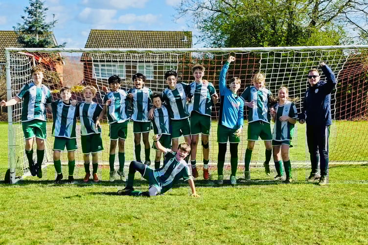 Bourne Blades under-14 greens are holding trials