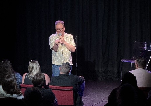 <p>Alan Carr performs at the Phoenix Theatre in Bordon.</p>