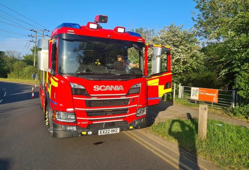 <p>A fire engine responding to the deliberate fire at Tice's Meadow near Farnham.</p>