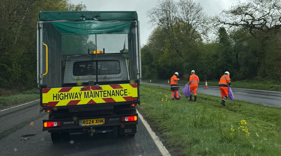 <p>An East Hampshire Norse roadside clean-up on the A31.</p>