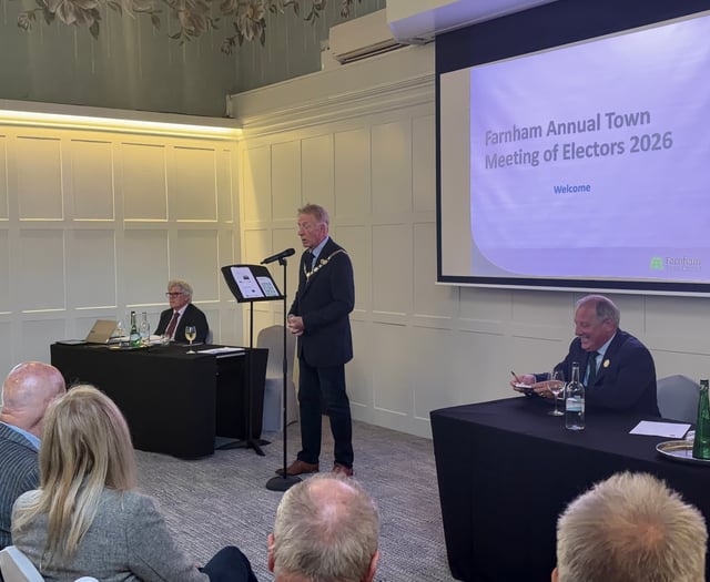 Residents quiz civic leaders over Farnham infrastructure changes