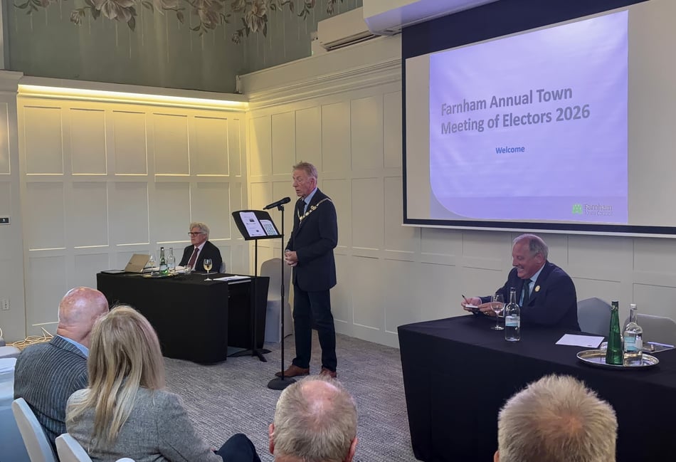 Residents quiz civic leaders over Farnham infrastructure changes
