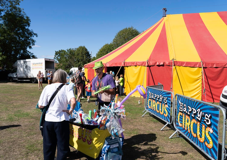 FH Happys Circus Rowledge